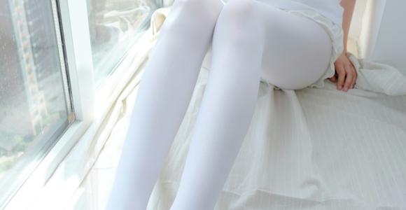 [森萝财团]R15-018窗台上的白丝少女
