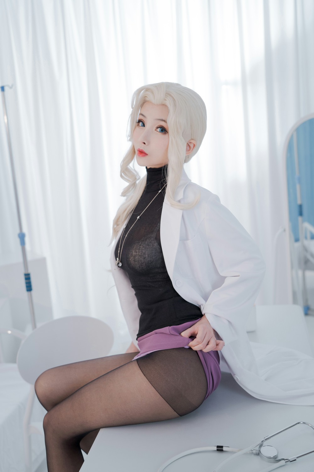 [Cosplay]rioko凉凉子 - 透视装的校医大姐姐